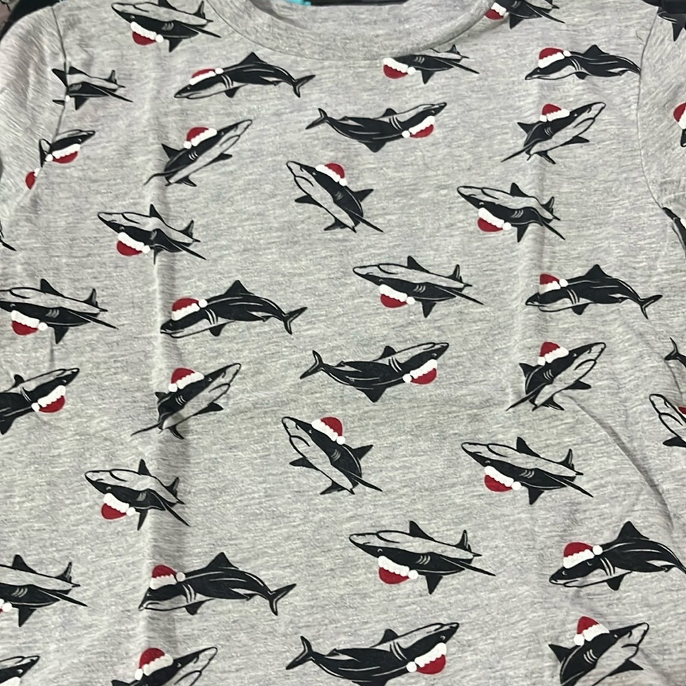 NWOT Boys size 5/6 Christmas Shark short sleeve tee shirt